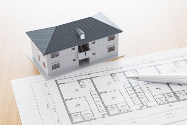 賃貸住宅の建物模型と設計図