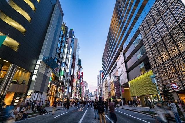 夕暮れの銀座中央通り